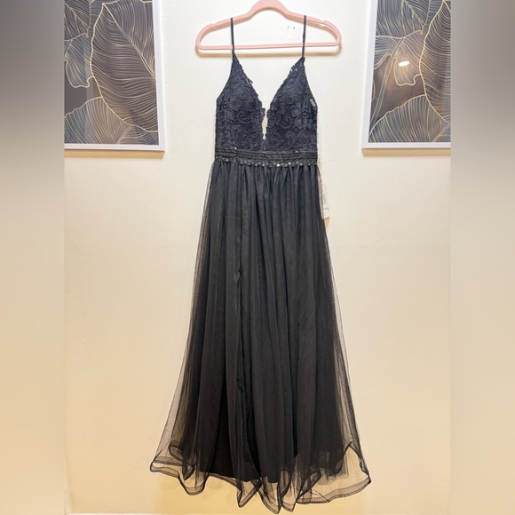 Lace sequin black gown - Picture 4 of 8